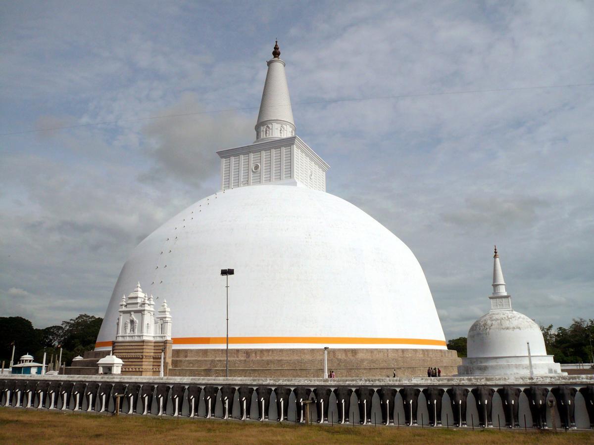 Kubura Resort Anuradhapura Exteriör bild